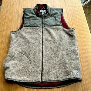 Iron and resin Mens fleece vest size Medium - new without tags